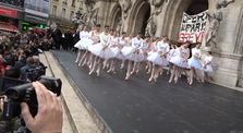 Les danseuses de l'Opéra - Lac des Cygnes by Les beaux moments de rébellion